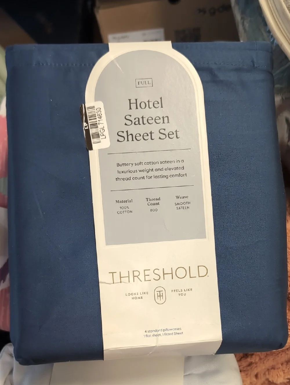 Threshold Full Hotel Sateen Sheet Set!